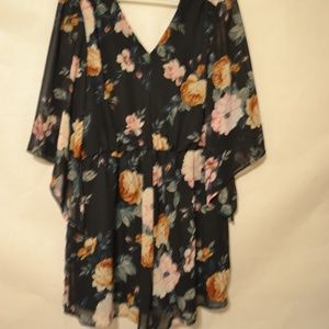 Bailey Blue Floral Romper Sweet Sleeves Sz Large